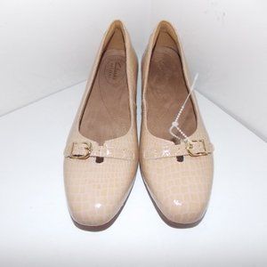 Clarks artisan women's leather shoes size 6.5M